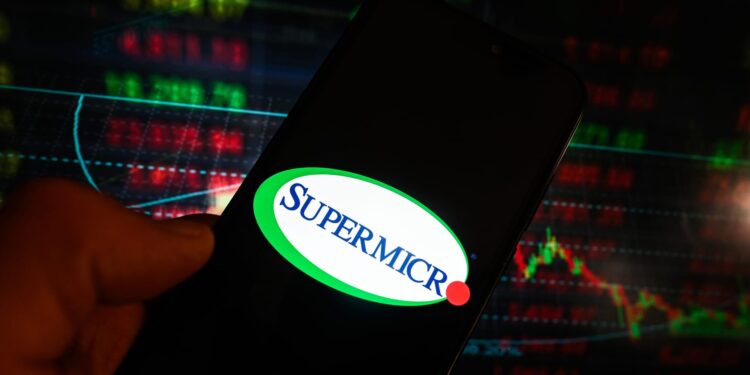 Acciones que realizan los movimientos más grandes Premarket: CVS, SMCI, Meta