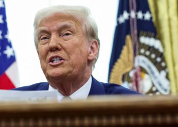 Las acciones de defensa caen después de que Trump dice que el gasto del Pentágono podría reducirse a la mitad
