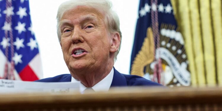 Las acciones de defensa caen después de que Trump dice que el gasto del Pentágono podría reducirse a la mitad