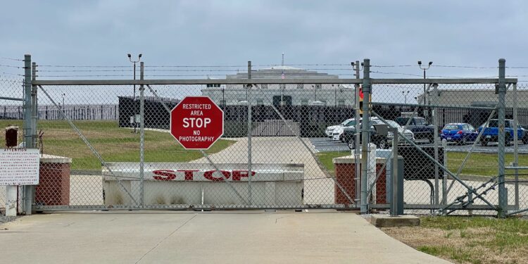 Trump dice que su administración verificará a Fort Knox ‘para asegurarse de que el oro esté allí’