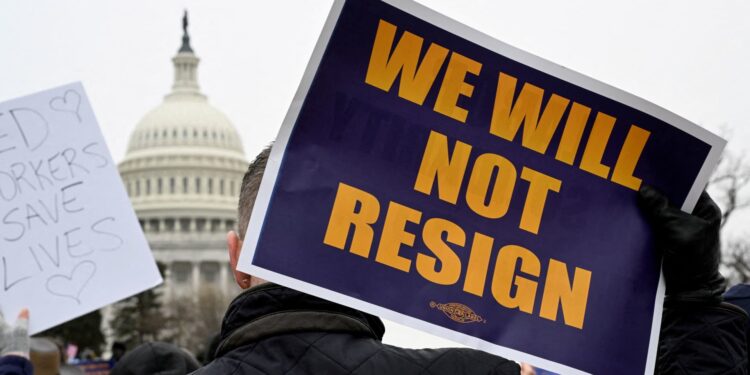 Los recortes de empleo federales interrumpen la imagen de jubilación para los trabajadores, incluidos los estadounidenses negros