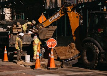 Los constructores de viviendas dicen que los aranceles de Trump están aumentando los costos de construcción