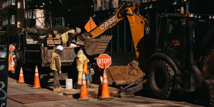 Los constructores de viviendas dicen que los aranceles de Trump están aumentando los costos de construcción