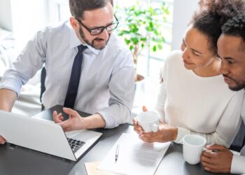 ¿Su inversión de jubilación 403 (b) y Roth IRA apoya a los prestamistas depredadores?