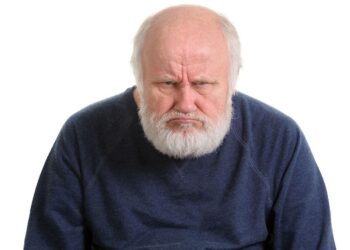 Padres envejecidos inseguros que se niegan a mudarse