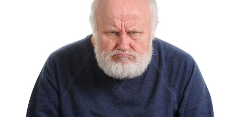 Padres envejecidos inseguros que se niegan a mudarse