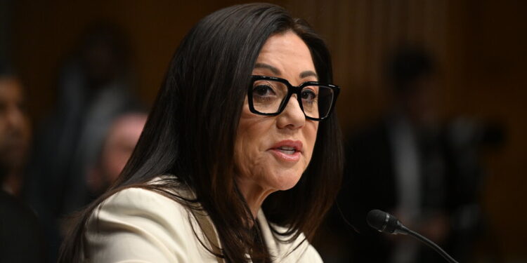 La nominada laborista de Trump, Lori Chavez-Deremer, enfrenta presión en la audiencia del Senado