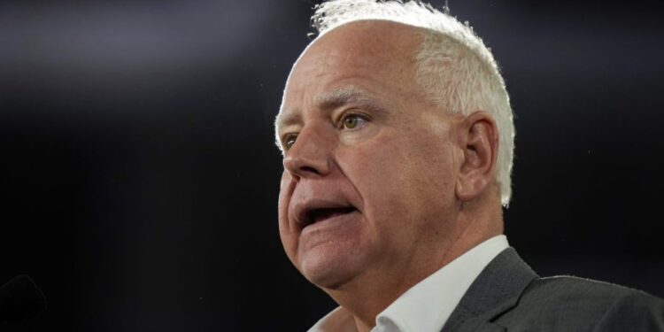 Walz dice que está ‘en contacto con Delta’ después del aterrizaje del accidente en el aeropuerto de Toronto