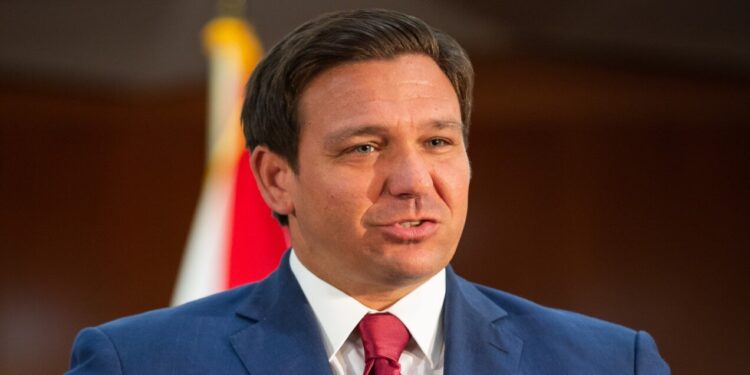 El gobernador DeSantis apoya la finalización de los impuestos a la propiedad en Florida
