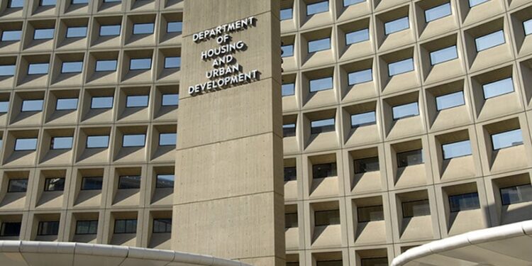 Los empleados de HUD enfrentan reducciones de personal del 50%