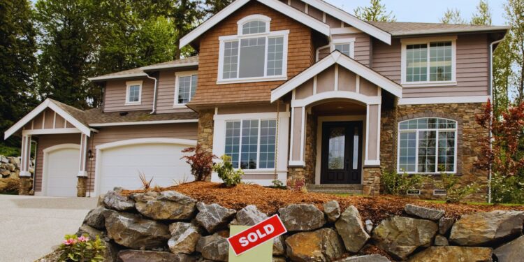 Las ventas de viviendas pendientes caen 4.6% a un mínimo histórico, dice NAR