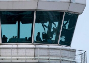 Tráfico aéreo pesado sobre DC bajo escrutinio después de un choque mortal