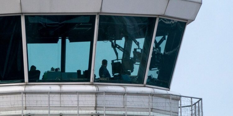 Tráfico aéreo pesado sobre DC bajo escrutinio después de un choque mortal