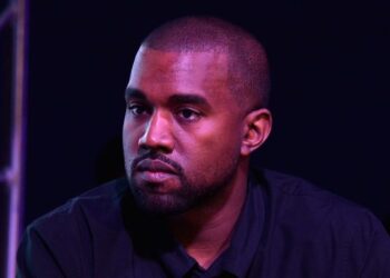 Shopify cierra el sitio web que vende camisas esvásticas