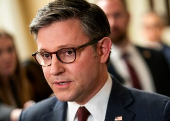 Johnson dice que el trato para evitar el cierre probablemente estará “limpio”, sin cortes de dogas