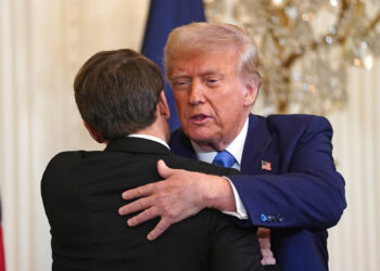 Trump indica que los aranceles de Canadá, México entrarán en vigencia la próxima semana.