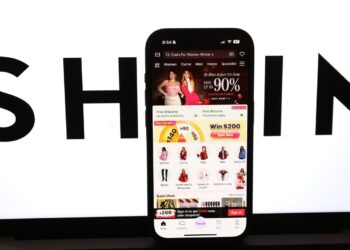 Trump termina la escapatoria de comercio de minimis de China para bienes de bajo costo. ¿Qué es? : NPR