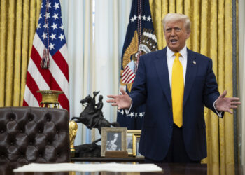 Trump dice que los aranceles de Canadá, México entrarán en vigencia el 4 de marzo