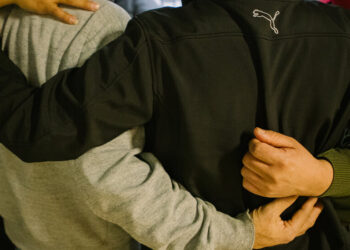 Los trabajadores indocumentados, temiendo la deportación, se quedan en casa