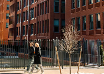 Un nuevo edificio de alquiler en Brooklyn reemplaza un estacionamiento