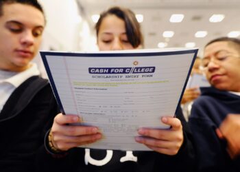 Aquí le mostramos cómo comprender su oferta de ayuda financiera universitaria