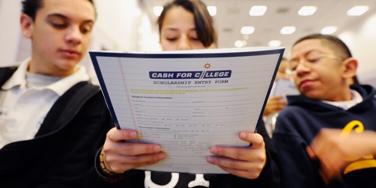 Aquí le mostramos cómo comprender su oferta de ayuda financiera universitaria