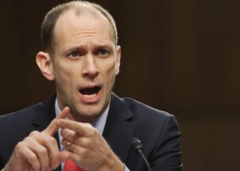 El presidente de la Fed de Chicago, Goolsbee, ve recortes de tarifas dependiendo del progreso de la inflación