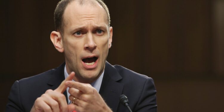 El presidente de la Fed de Chicago, Goolsbee, ve recortes de tarifas dependiendo del progreso de la inflación