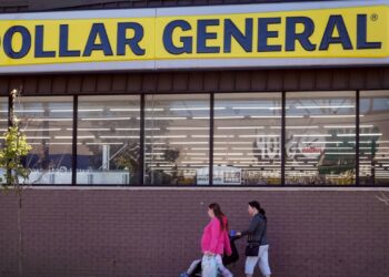 Acciones que realizan los movimientos más grandes del mediodía: Intel, Tesla, Dollar General, Adobe, Uipath y más