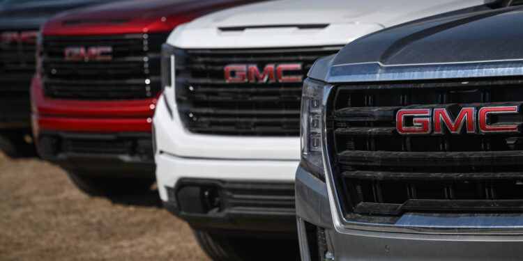 Acciones que realizan los movimientos más grandes Premarket: GM, GME, NVDA, JEF
