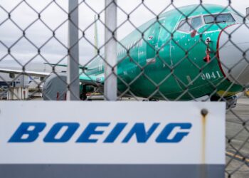 Acciones que realizan los movimientos más grandes del mediodía: BA, NVDA, ADSK, GILD