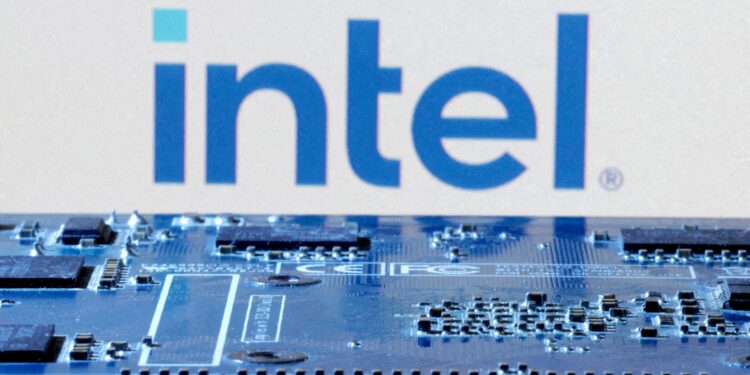 Acciones que realizan los movimientos más grandes Premarket: INTC, AEO, ADBE