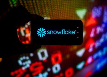 Acciones que realizan los movimientos más grandes del mediodía: NVDA, Snow, Rycey