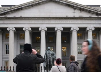 El Departamento del Tesoro está listo para despedir un número de empleados “sustanciales”, dice el funcionario