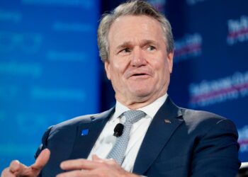 El CEO de Bank of America dice que el crecimiento económico es “mejor de lo que la gente piensa” y la Fed debería permanecer en espera