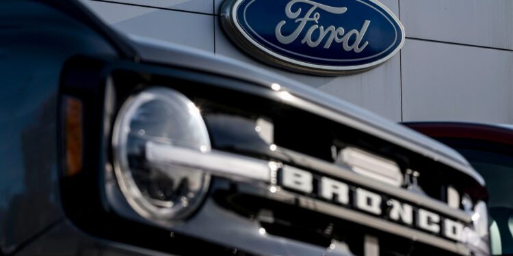 GM, NVO, KVUE, CRWD y más