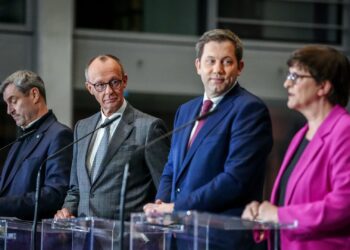 El cambio de sentido fiscal de Alemania podría ser un “cambio de juego” para la lenta economía del país, dicen los analistas.