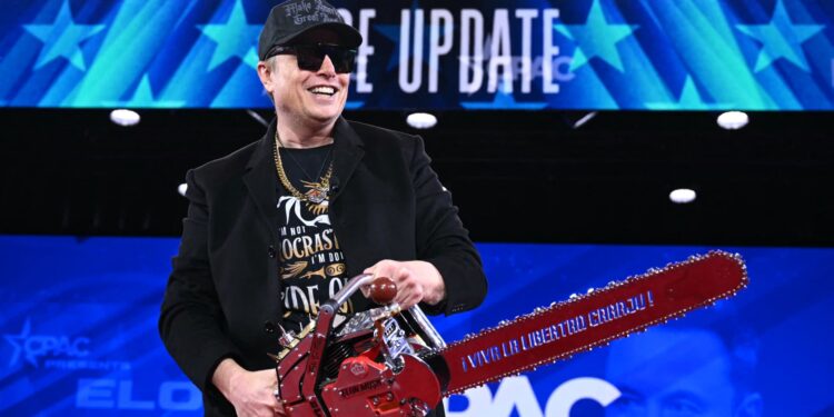 Los despidos de DOGE pueden ‘abrumar’ el sistema de desempleo para los trabajadores federales