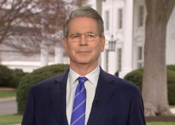 El secretario del Tesoro, Bessent, dice que Trump se dirige a la crisis financiera