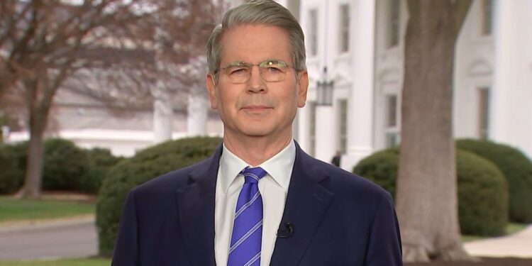 El secretario del Tesoro, Bessent, dice que Trump se dirige a la crisis financiera