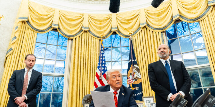 Una línea de tiempo de la pelea de tarifas de Trump con Canadá, México, China y la UE