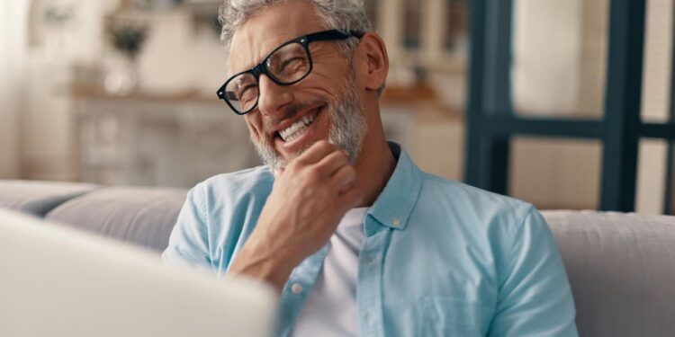 ¿Cuándo deberían los solteros solicitar el Seguro Social? Esa es fácil …