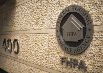 El mejor regulador de la vivienda en agitación como ejecutivos, los empleados prescindieron licencia