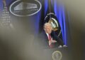Los trabajadores federales de EE. UU. Se dividen en apoyo para el mandato de la oficina de regreso a la oficina de Trump: encuesta