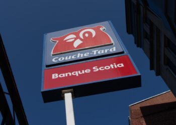 Couche-Tard informa las ganancias del tercer trimestre, que sigue buscando un acuerdo con el operador 7-Eleven