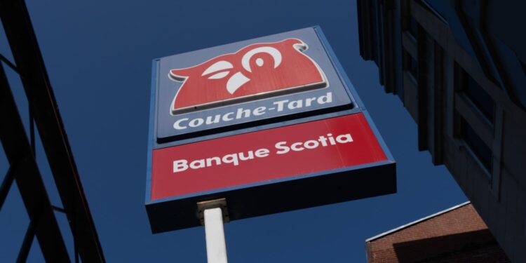Couche-Tard informa las ganancias del tercer trimestre, que sigue buscando un acuerdo con el operador 7-Eleven