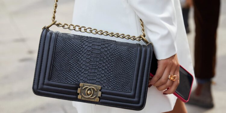 8 mejores lugares para vender bolsas de diseñador usadas para ganar dinero extra