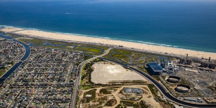 El proyecto de reurbanización de Huntington Beach obtiene $ 61 millones Refi