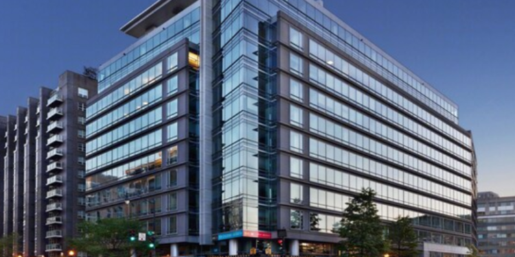Los inversores en adelante adquieren el edificio de oficinas de DC