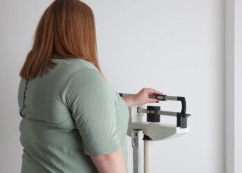 Tener este tipo de grasa corporal en la mediana vida está vinculado a Alzheimer’s